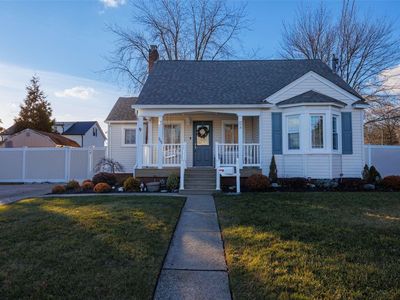 868 Pease Lane, West Islip, NY, 11795