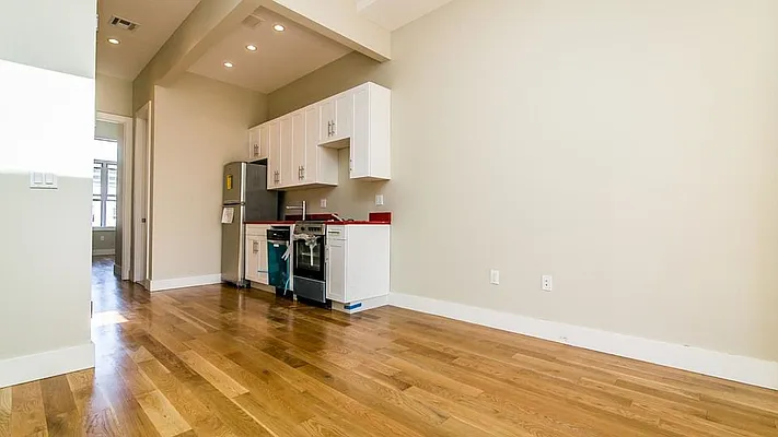 Rented by Nooklyn NYC LLC | media 50