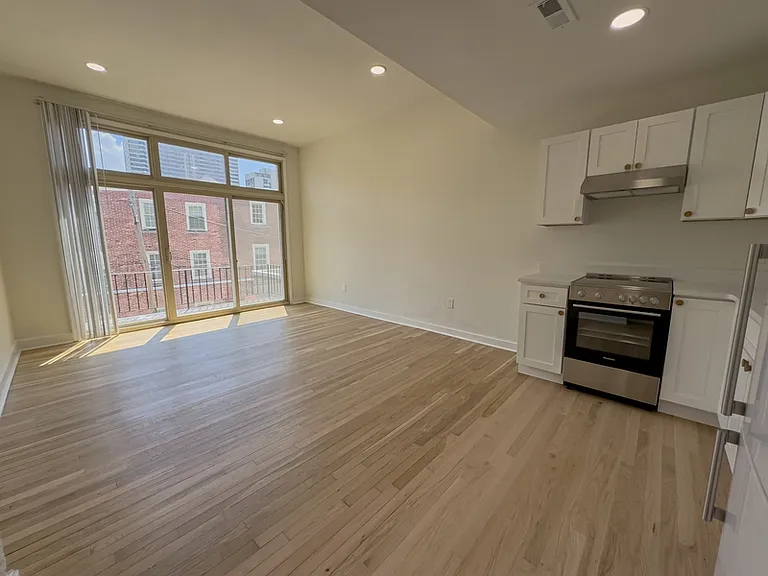 1936 Green St #2 — Photo 10