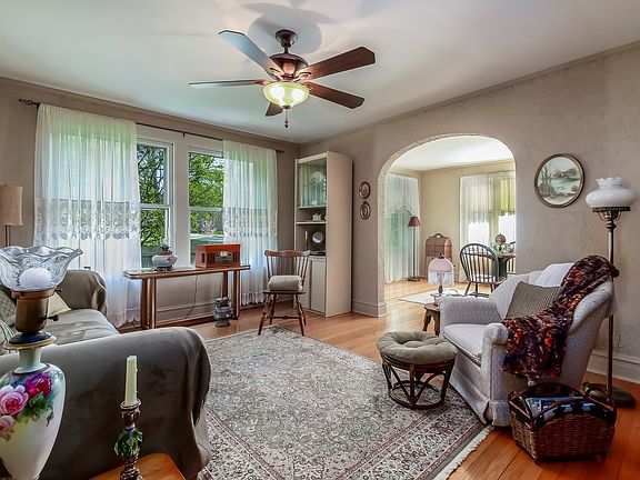 VIEW OF LIVING ROOM