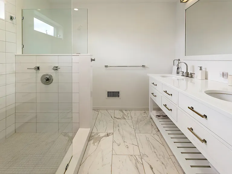 81 Hampton Ln — Photo 10