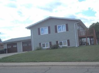 815 Johns Dr NE, Mandan, ND 58554