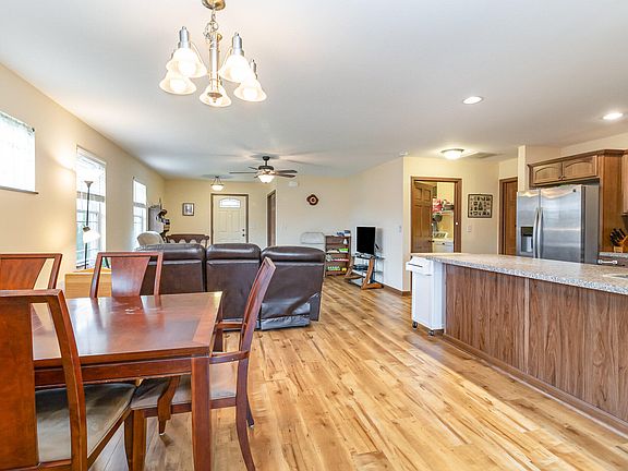 4th image of 1810 Cheney Dr