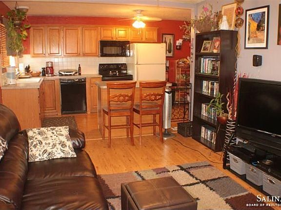 3rd image of 1434 W Republic Ave