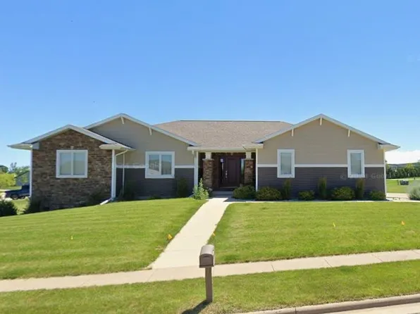 1560 Cornerstone Cir, Platteville, WI 53818