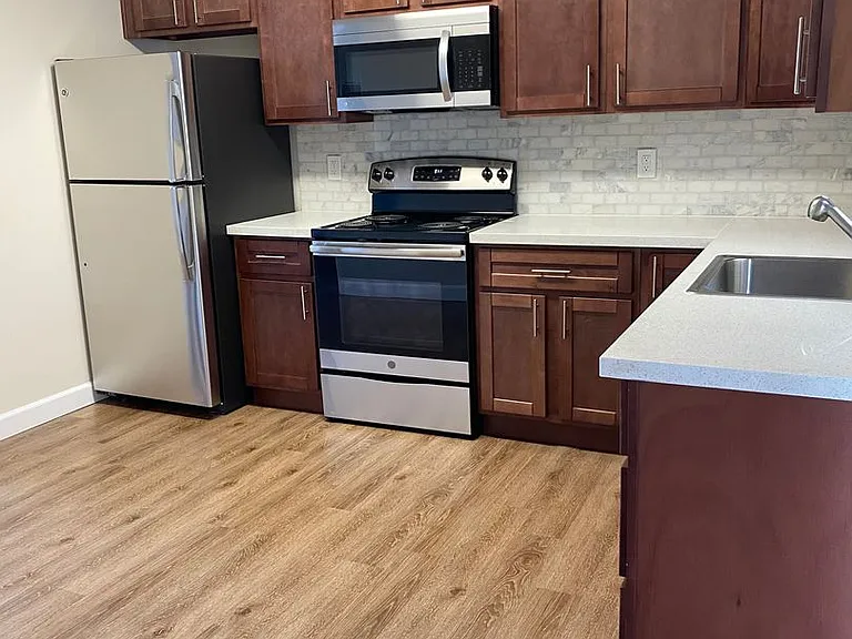 Midway Manor Apts. — Photo 61