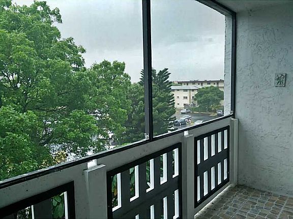 3rd image of 919 Hillcrest Dr APT 411