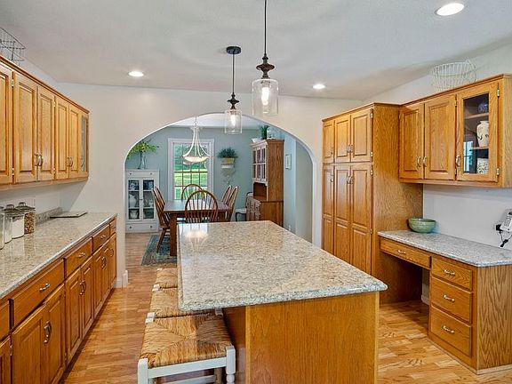 3rd image of 2048 Burnett Dr