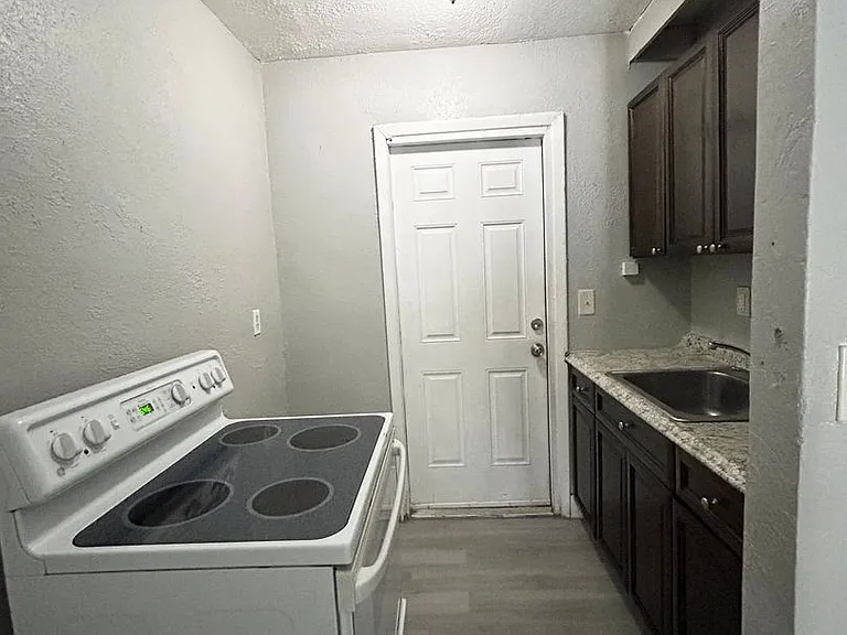 430 N Charles St #9 — Photo 3