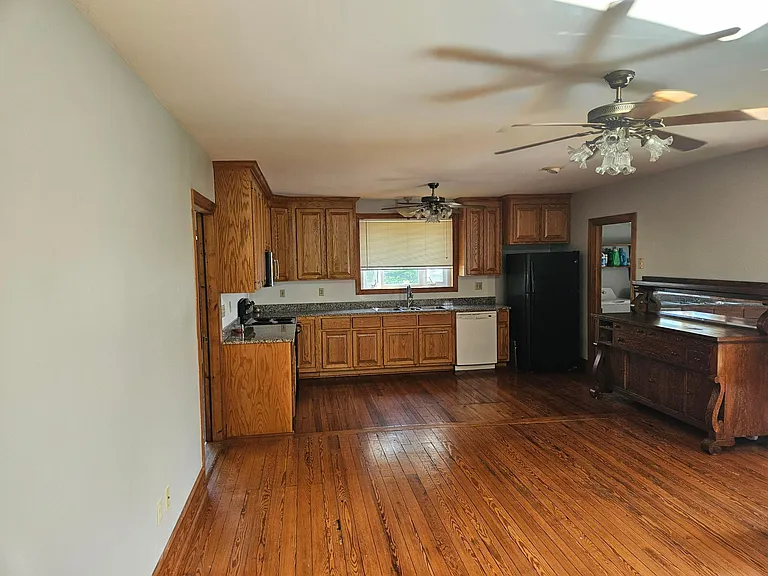 22864 Prince Edward Hwy — Photo 34