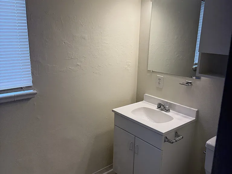 1585 Dudley St — Photo 7