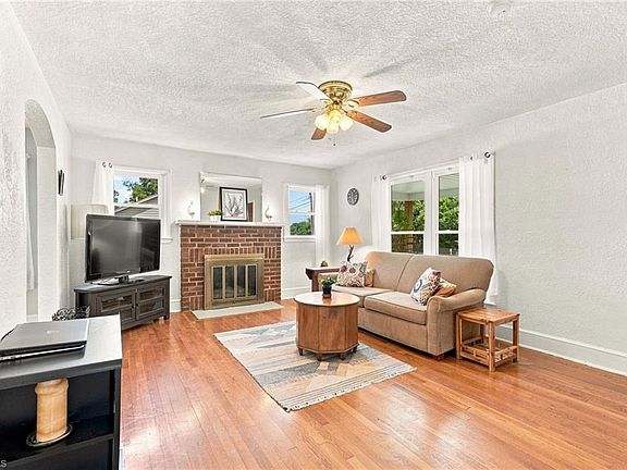 4th image of 109 Sealy Dr