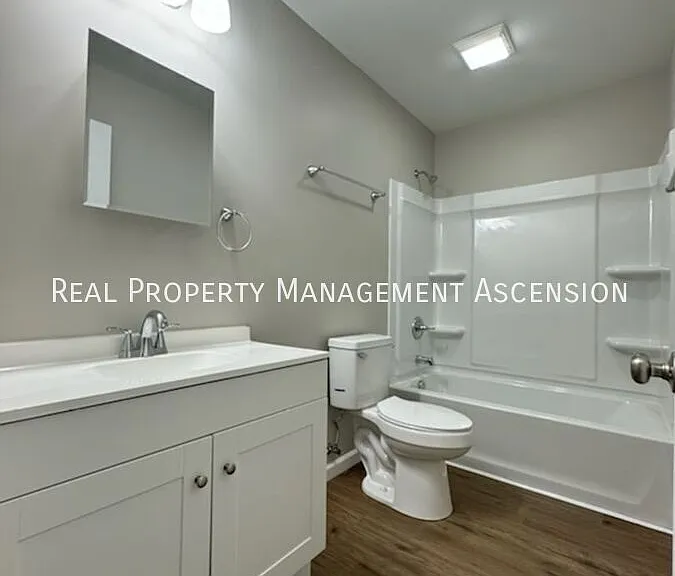 5330 Dupont St — Photo 10