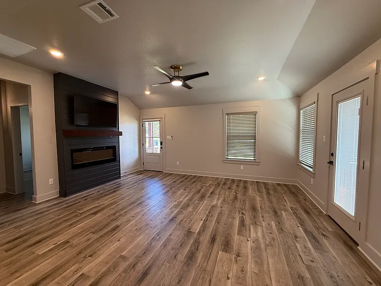 109 W Louisiana St — Photo 15