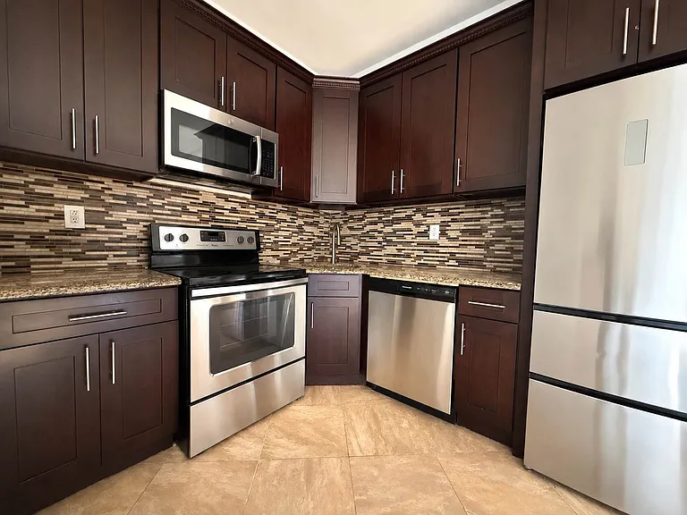 460 Throop Ave #5 — Photo 5