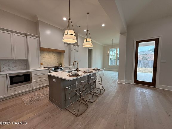 4th image of 407 Sanctuary Ln