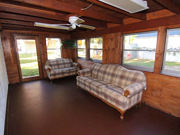 3rd image of 993 Hickory Hill Dr