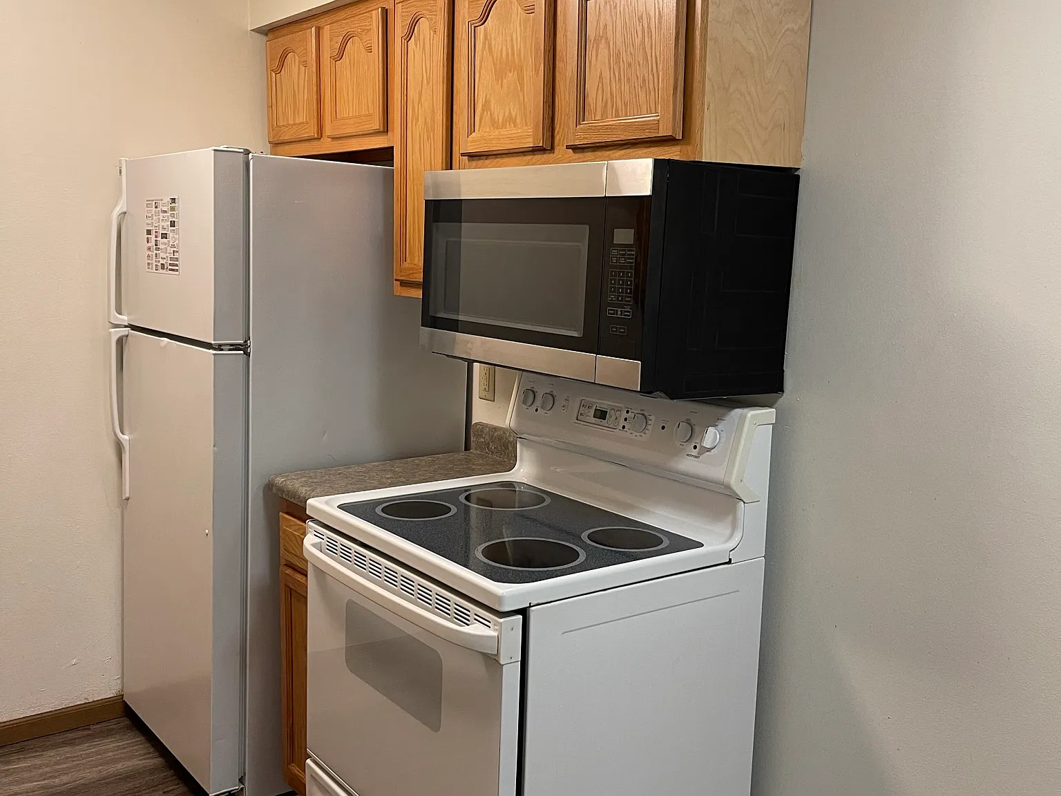 2 bed, $1,221 — Photo 2