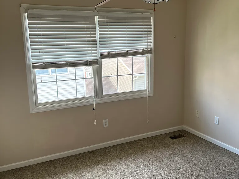 Meadow Ridge Dr — Photo 4