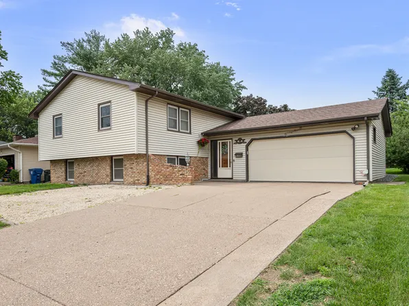 2138 W 38th Pl, Davenport, IA 52806