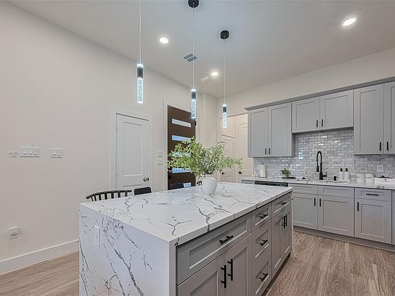 3rd image of 2909 Nagle St