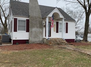 8 N Pershing Ave, Salem, MO 65560