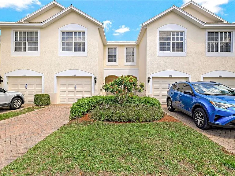 836 Hampton Cir #171 — Photo 3