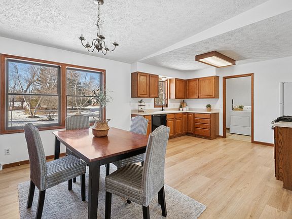 4th image of 33430 N Hunt Club Rd