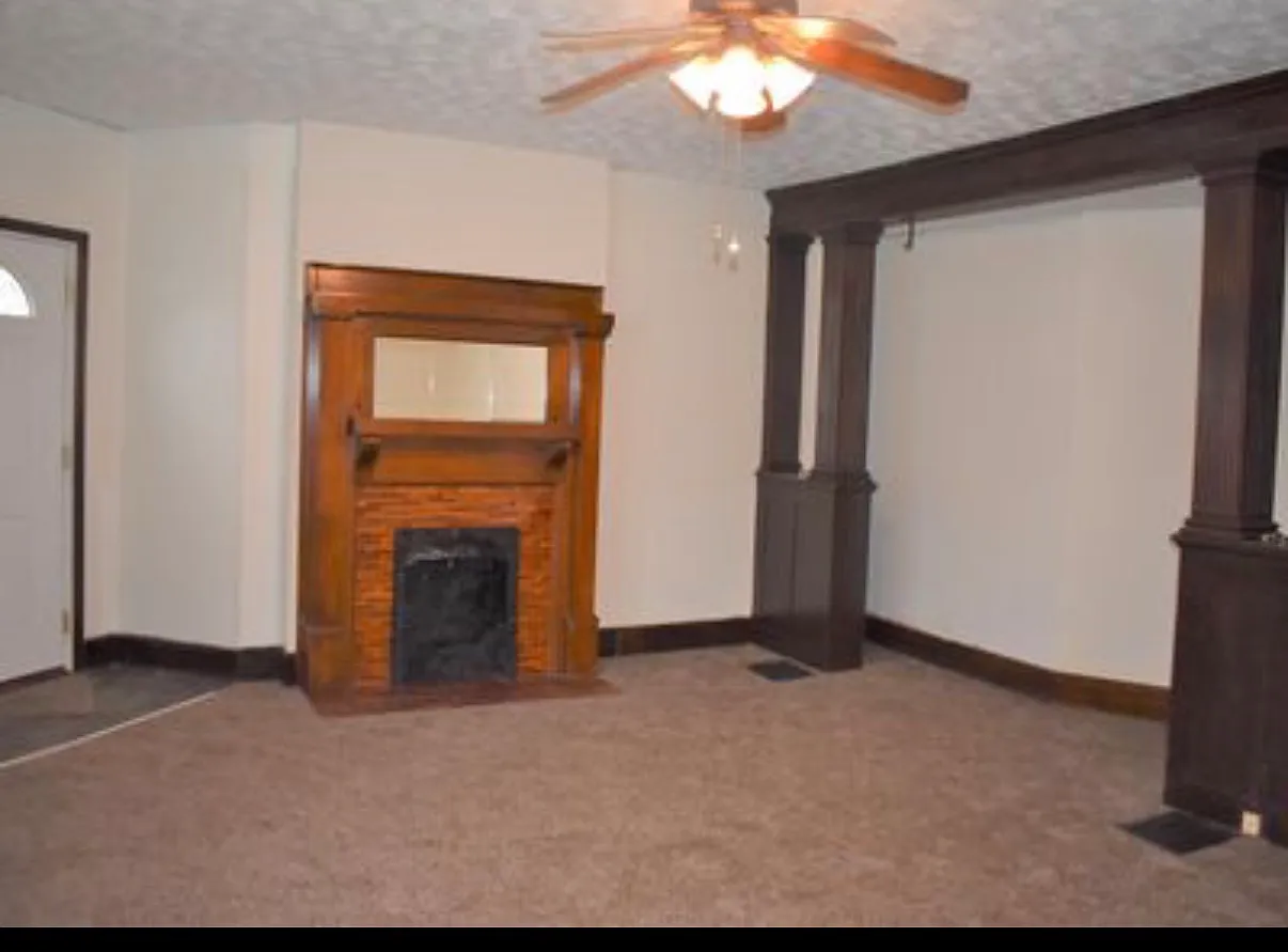 2 bed, 1090 sqft, $875 — Photo 2
