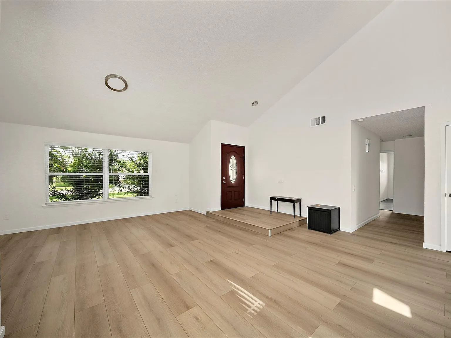 3 bed, 2.0 bath, 1747 sqft, $1,995 — Photo 4