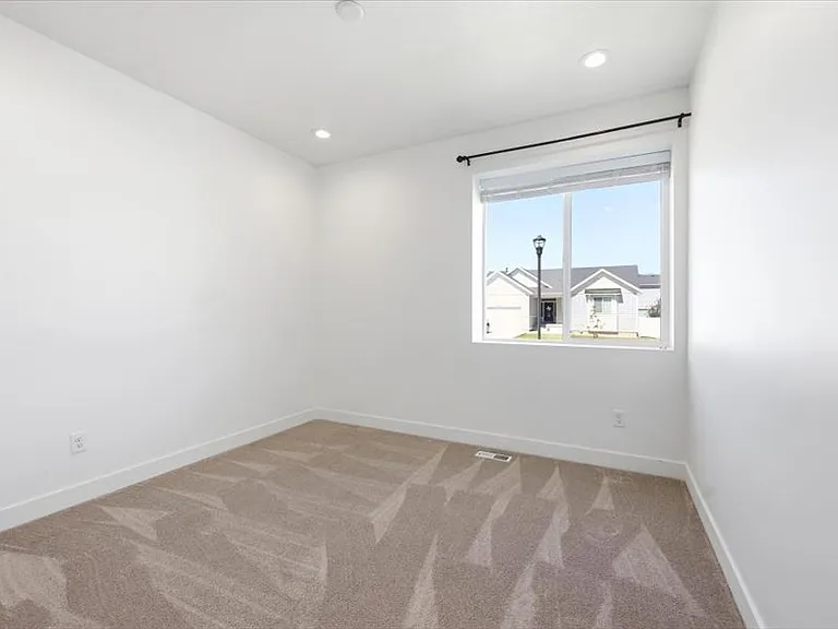 1681 S 1110 E — Photo 12