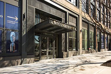 8 Court Square in Hunters Point