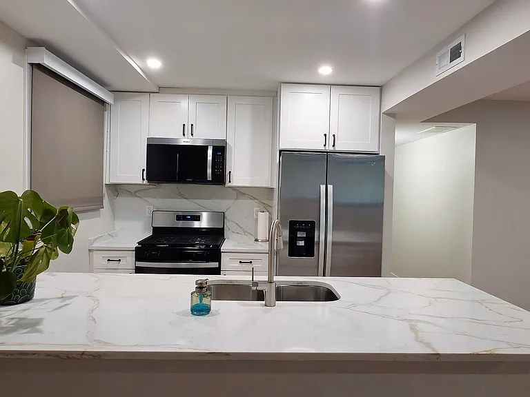 2230 W Wilson Ave — Photo 3