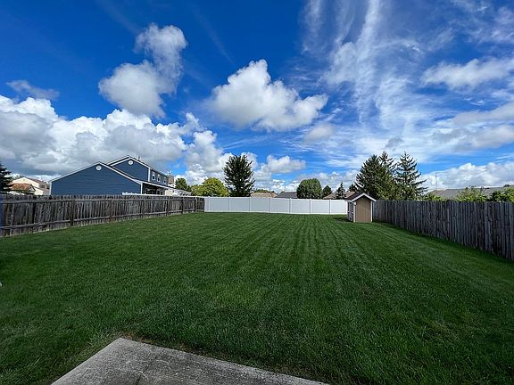 3rd image of 1665 Woodside Dr
