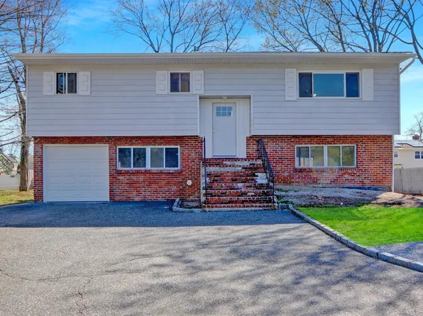 1 Thomas Avenue, Bay Shore, NY 11706