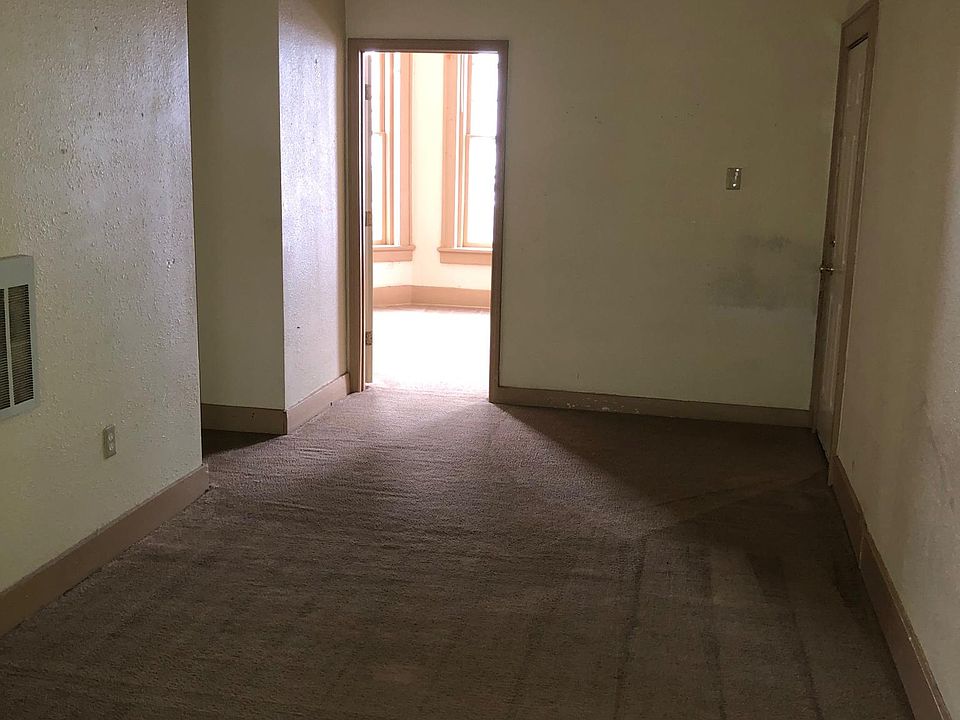 1st image of 310 S 11th St