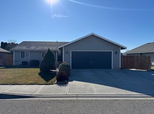 8304 Lopez Dr, Pasco, WA 99301