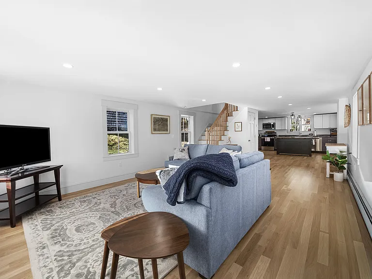 15 Willow St — Photo 17