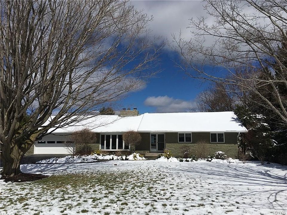 Welcome to 7427 Broadfield Road in the Town of Pompey, Manlius NY.