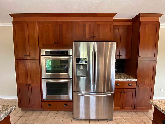 Other side of kitchen.