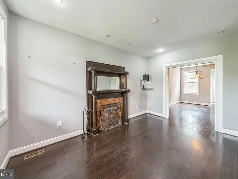 723 K St NE — Photo 10
