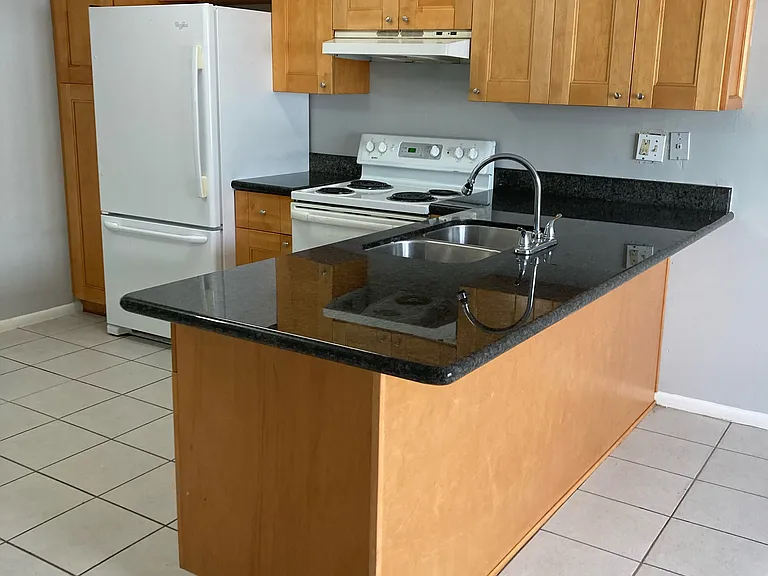 1341 SE 6th Ave #1 — Photo 5