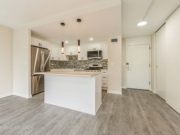 5th image of 2800 N Lake Shore Dr APT 308