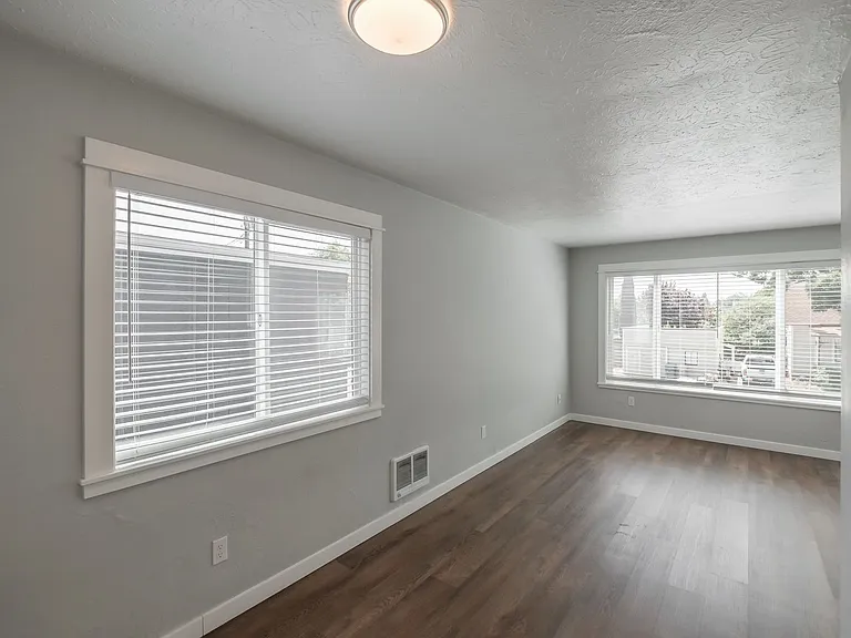 106-01 Sheridan Plaza — Photo 16