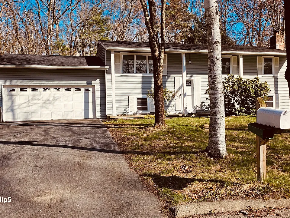 6 Mohegan Ct