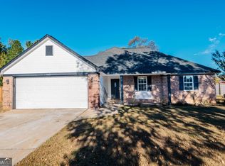 102 Stone Mill Dr, Warner Robins, GA 31088