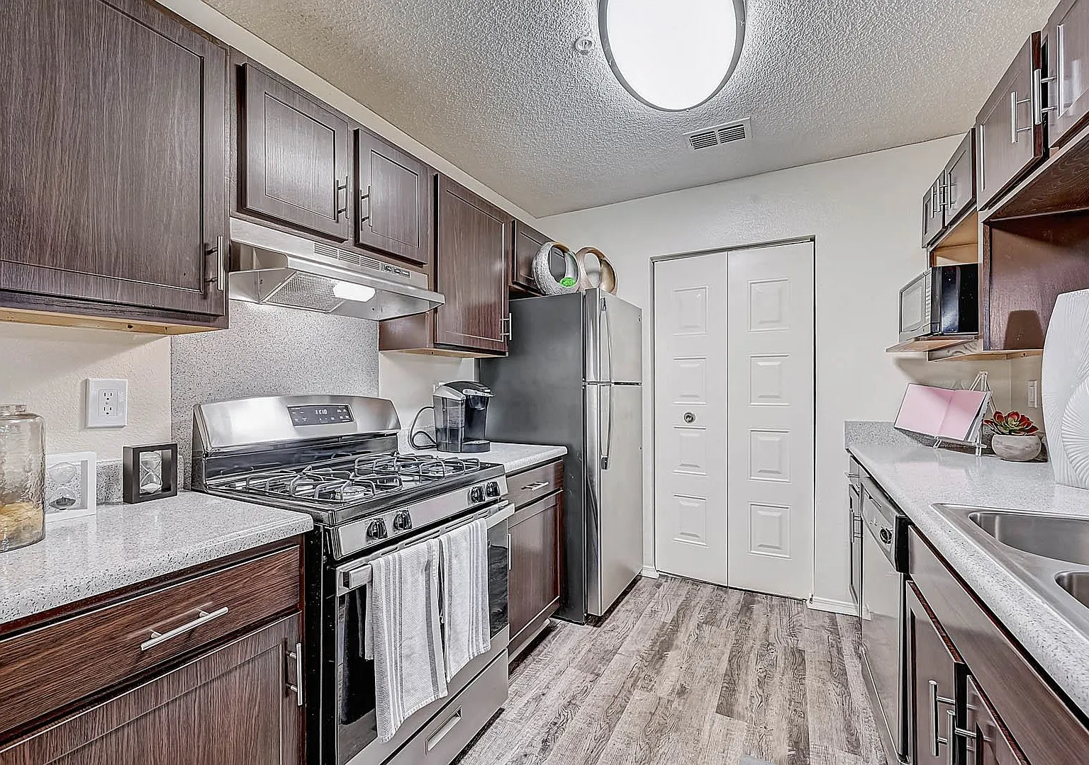 St. Johns Forest Apartments — Photo 1