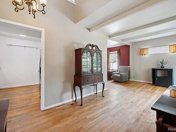 3rd image of 3047 Cumberland Rd