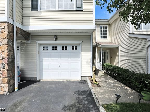3rd image of 43 Mountainside Dr