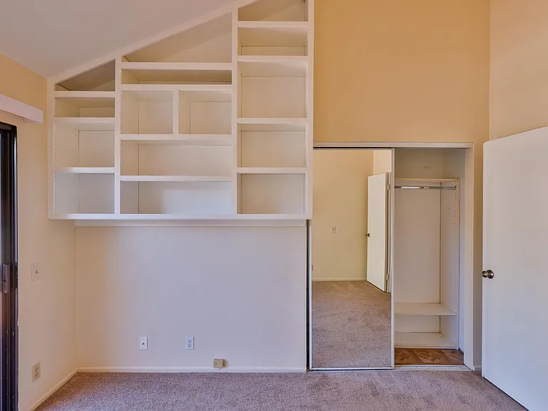 1061 Thistlegate Rd — Photo 13